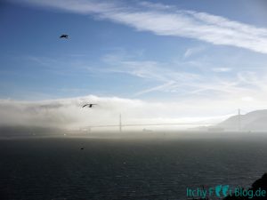 Sicht auf die Golden Gate Bridge von Alcatraz Island